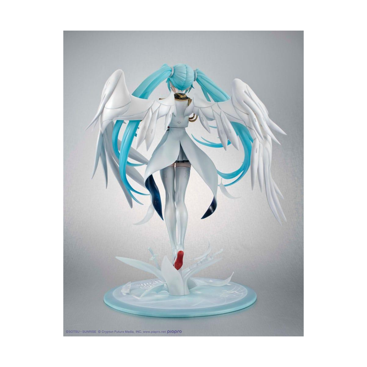 Megahouse Mobile Suit Gundam x Hatsune Miku PVC Figure Lucrea Hatsune Miku x Wing Gundam Zero EW 45th Anniversary 27 cm